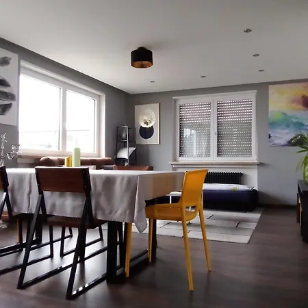 Virginie Nr 2 90qm Inclusive Balkon Und Privatem Parkplatz Apartment Augsburg