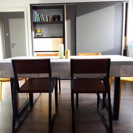 Apartment Virginie Nr 2 90qm Inclusive Balkon Und Privatem Parkplatz Augsburg