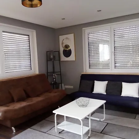 - Geraeumige 95 Qm Mit Balkon *