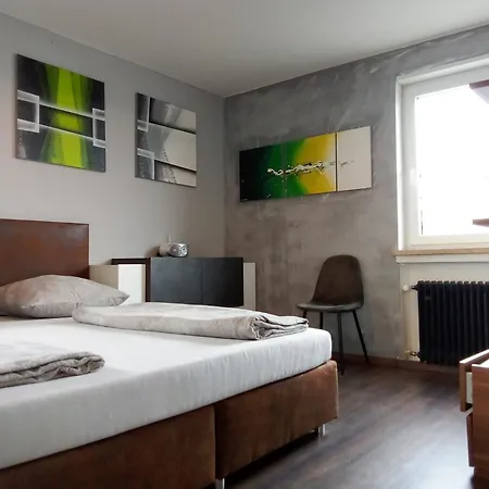 - Geraeumige 95 Qm Mit Balkon شقة *