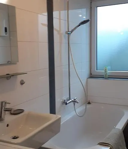 Daire - Geraeumige 95 Qm Mit Balkon