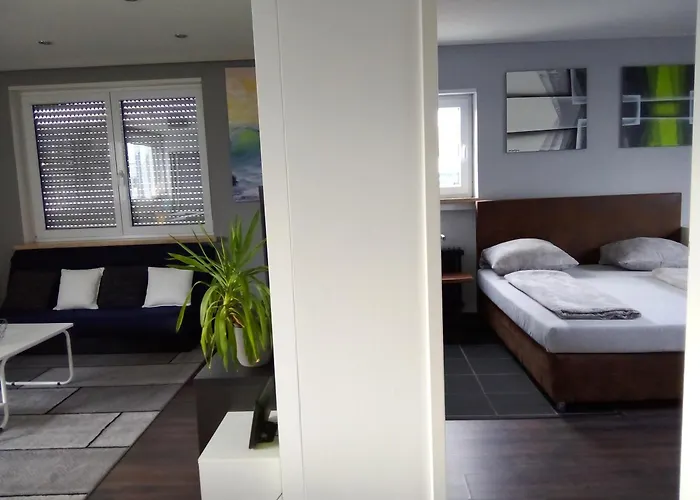 Daire - Geraeumige 95 Qm Mit Balkon *